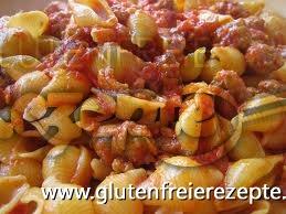 Glutenfreie Pasta Mit Bratwurstsugo, Kürbis Und Fenchelsamen