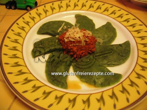 Glutenfreie Mit Fossa Käse Gefüllte Ravioli Mit Radicchio Und Walnüssen